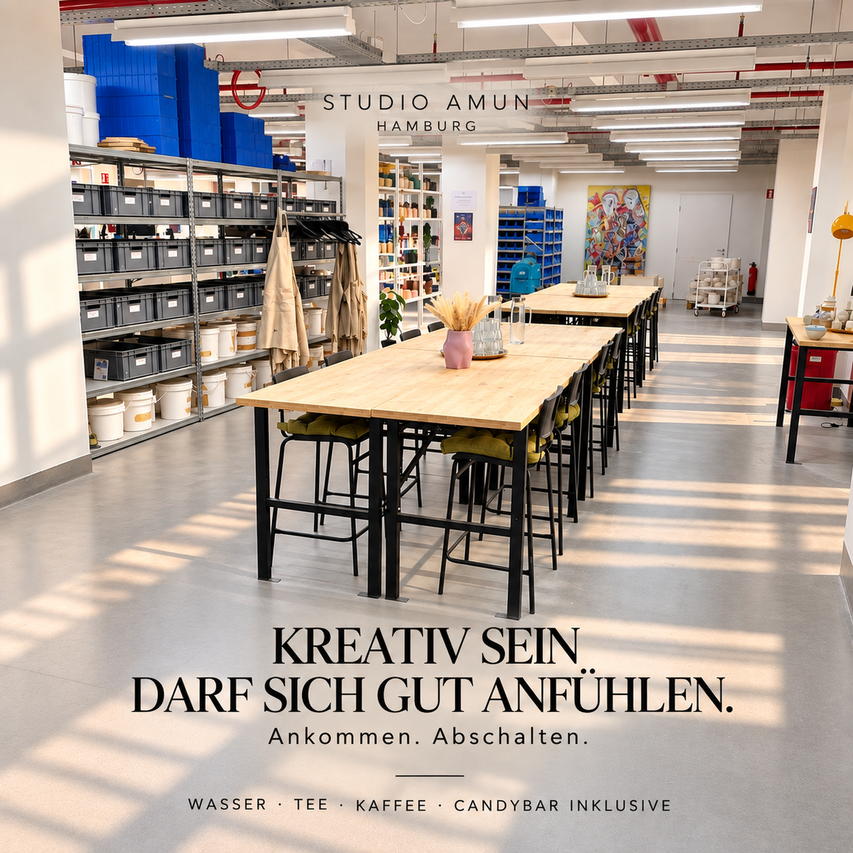 Heller Kursbereich von Studio Amun in Hamburg für eine kreative Auszeit beim Töpfern mit Wasser, Tee, Kaffee und Candybar inklusive